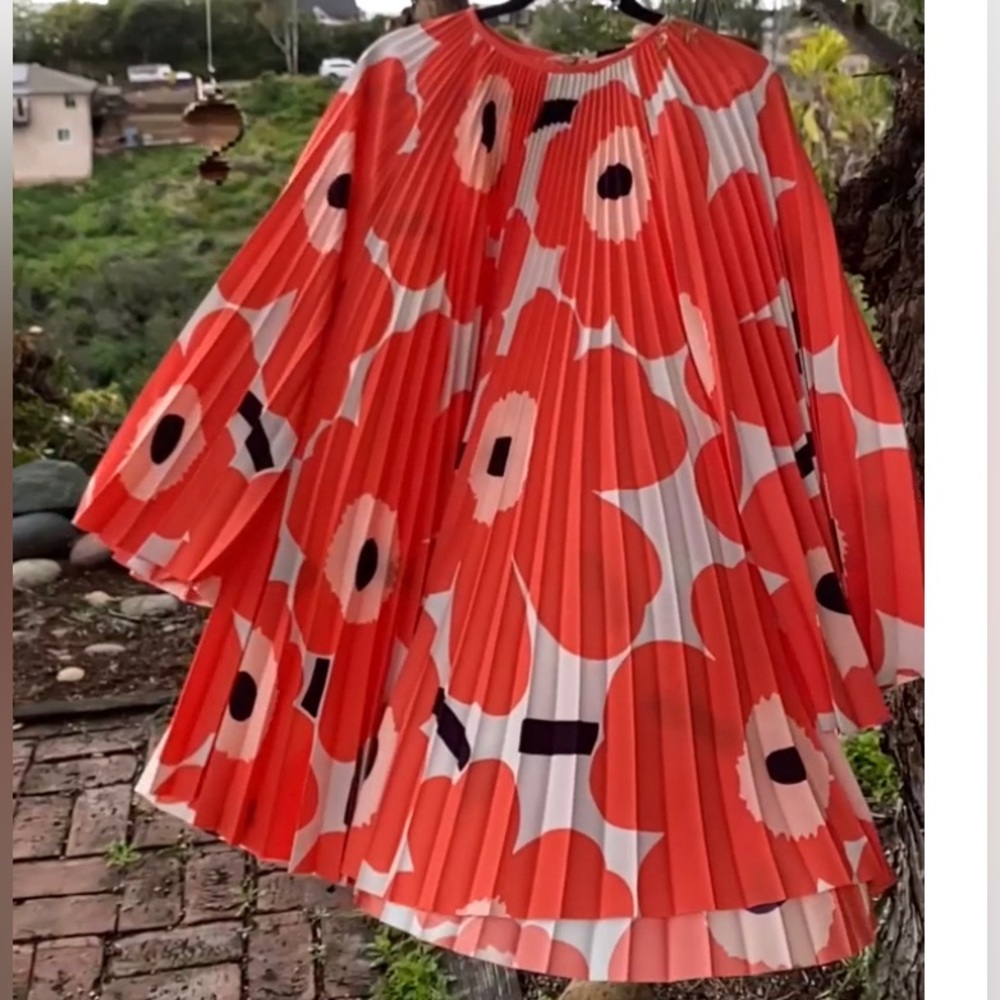 Marimekko iconic Unikko poppy print. Lepatus tunic.